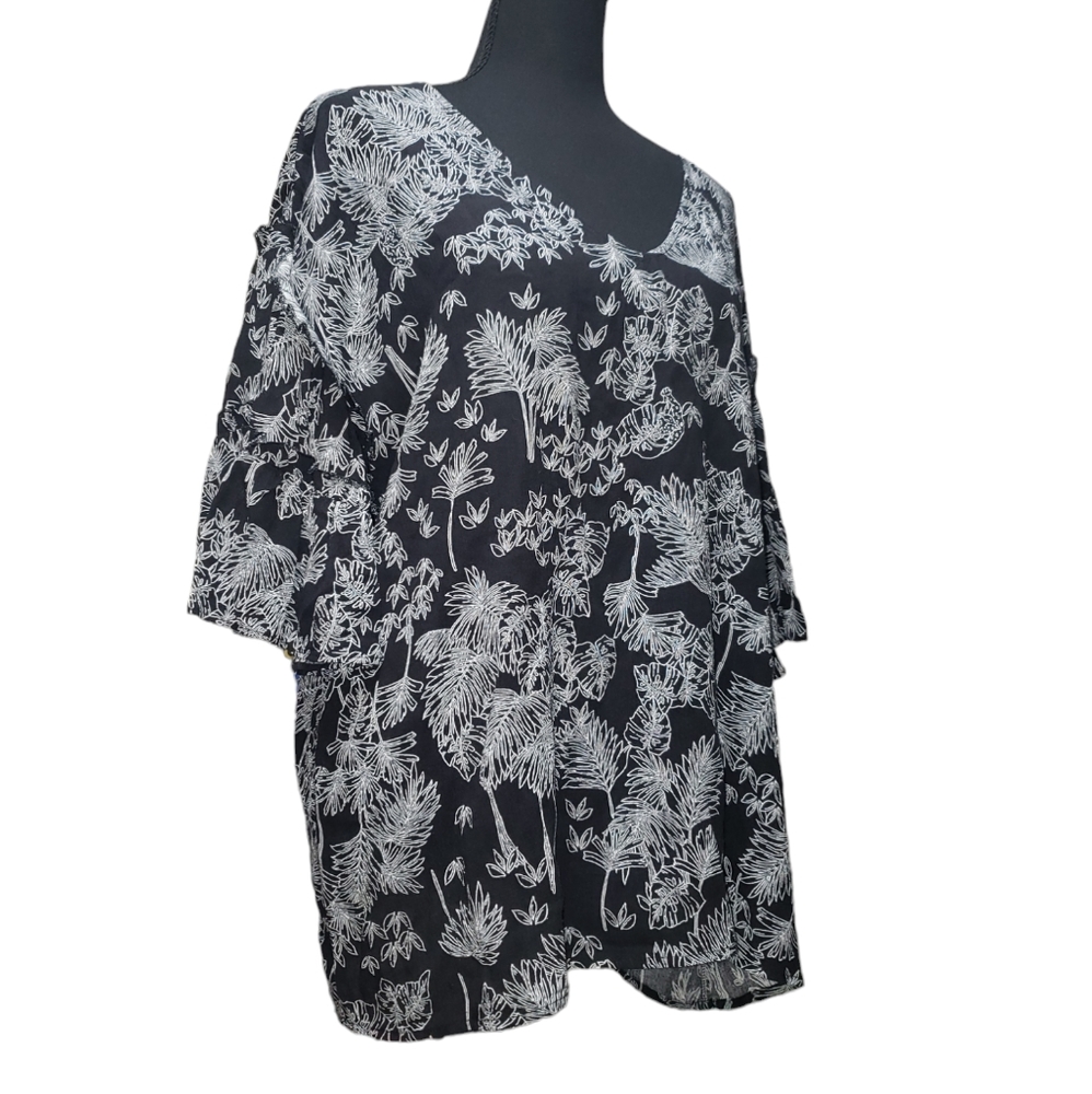 A.n.a Women Rayon White /black Ruffled Bell Sleeves Blouse XL NWT flattering